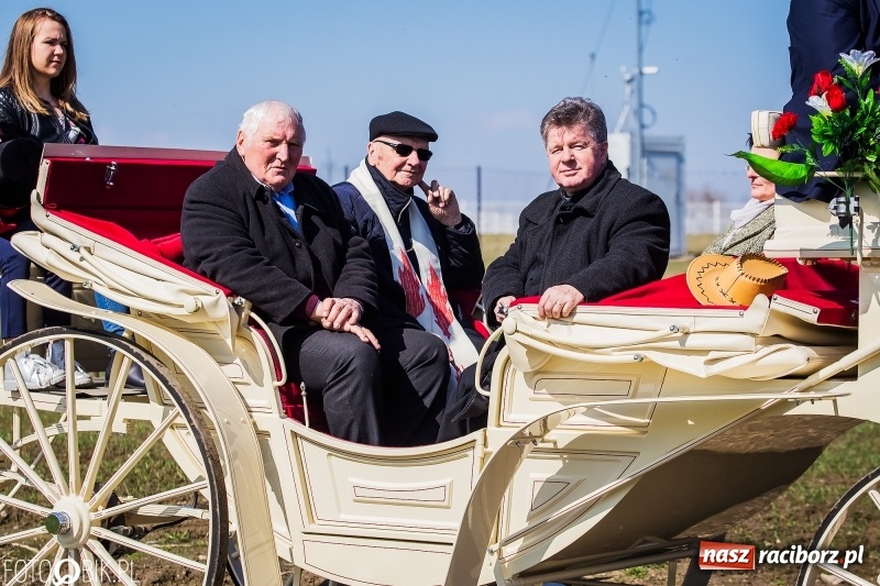 Zdjęcie w galerii na portalu naszraciborz.pl: Wyścigi konne na finał procesji w Sudole wiadomości z regionu