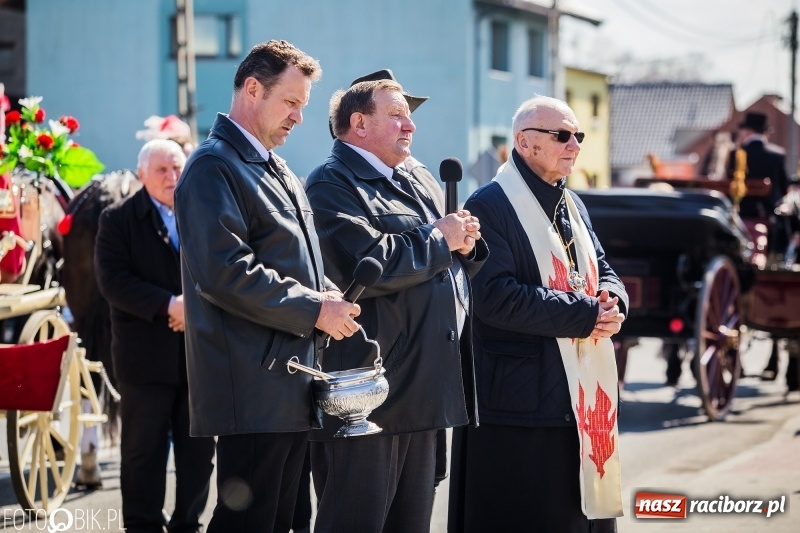 Zdjęcie w galerii na portalu naszraciborz.pl: Wyścigi konne na finał procesji w Sudole wiadomości z regionu