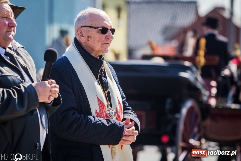 Zdjęcie w galerii na portalu naszraciborz.pl: Wyścigi konne na finał procesji w Sudole wiadomości z regionu