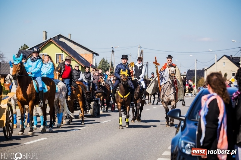 Zdjęcie w galerii na portalu naszraciborz.pl: Wyścigi konne na finał procesji w Sudole wiadomości z regionu