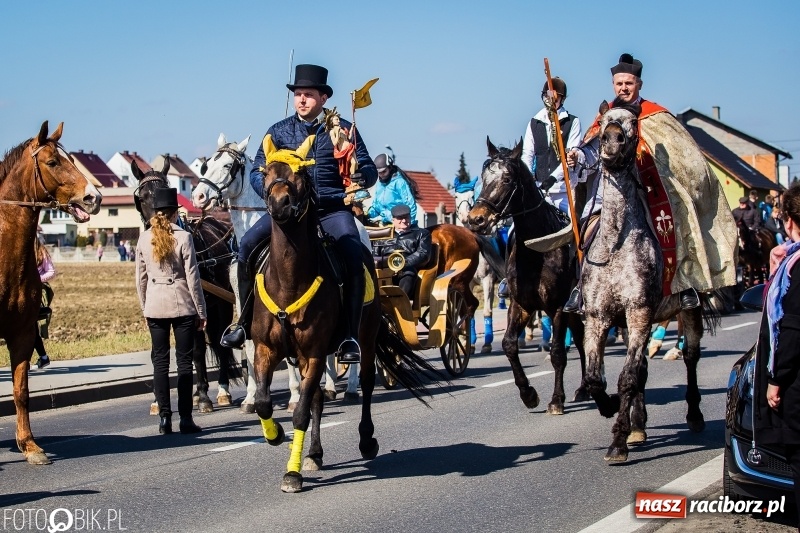 Zdjęcie w galerii na portalu naszraciborz.pl: Wyścigi konne na finał procesji w Sudole wiadomości z regionu