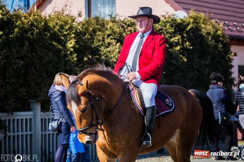 Zdjęcie w galerii na portalu naszraciborz.pl: Wyścigi konne na finał procesji w Sudole wiadomości z regionu