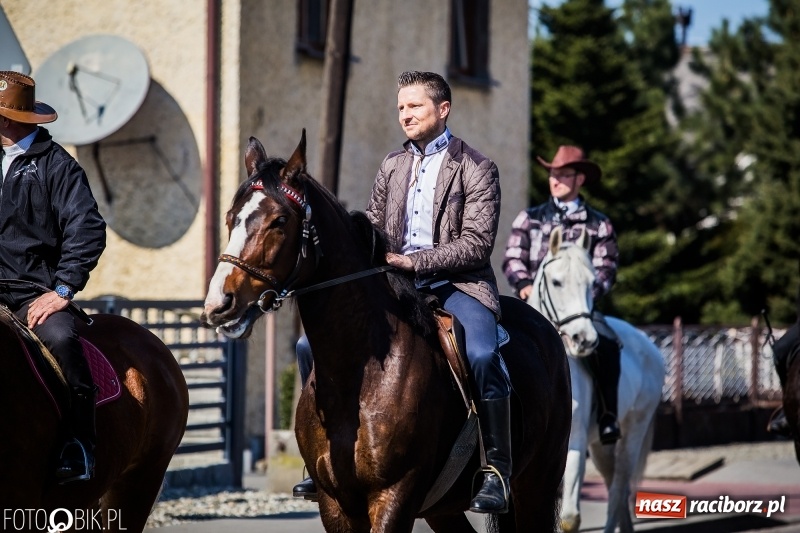 Zdjęcie w galerii na portalu naszraciborz.pl: Wyścigi konne na finał procesji w Sudole wiadomości z regionu