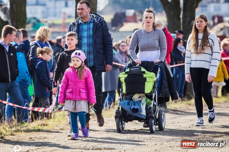 Zdjęcie w galerii na portalu naszraciborz.pl: Wyścigi konne na finał procesji w Sudole wiadomości z regionu