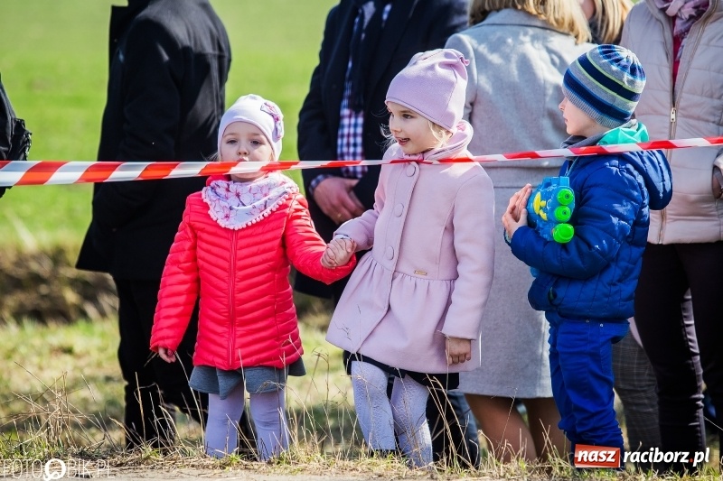 Zdjęcie w galerii na portalu naszraciborz.pl: Wyścigi konne na finał procesji w Sudole wiadomości z regionu