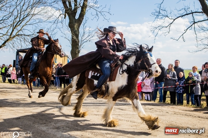 Zdjęcie w galerii na portalu naszraciborz.pl: Wyścigi konne na finał procesji w Sudole wiadomości z regionu