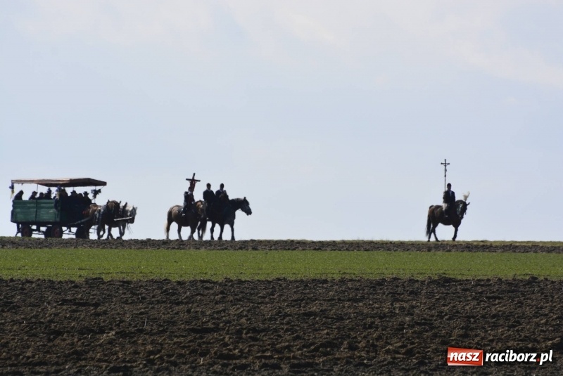 Zdjęcie w galerii na portalu naszraciborz.pl: Bieńkowicka procesja z biskupem Rudolfem wiadomości z regionu