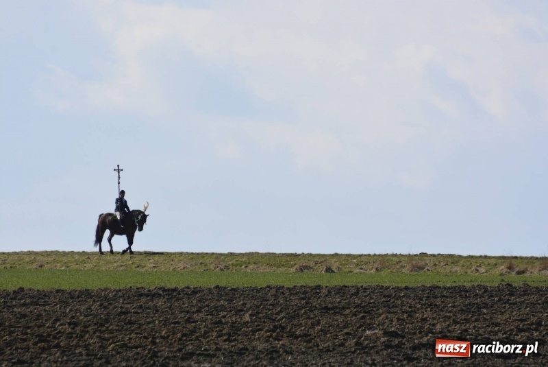 Zdjęcie w galerii na portalu naszraciborz.pl: Bieńkowicka procesja z biskupem Rudolfem wiadomości z regionu