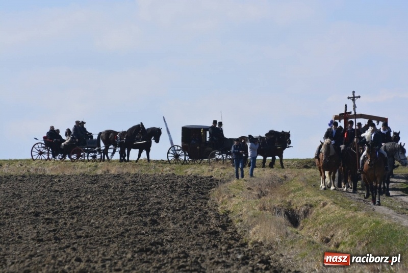 Zdjęcie w galerii na portalu naszraciborz.pl: Bieńkowicka procesja z biskupem Rudolfem wiadomości z regionu