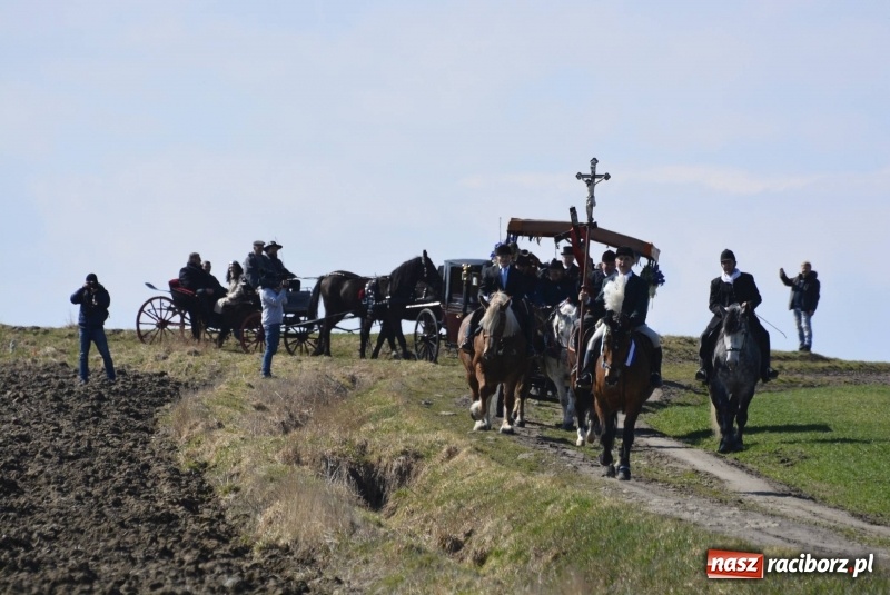 Zdjęcie w galerii na portalu naszraciborz.pl: Bieńkowicka procesja z biskupem Rudolfem wiadomości z regionu