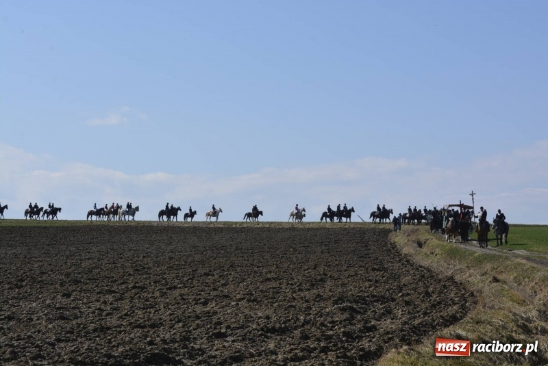 Zdjęcie w galerii na portalu naszraciborz.pl: Bieńkowicka procesja z biskupem Rudolfem wiadomości z regionu