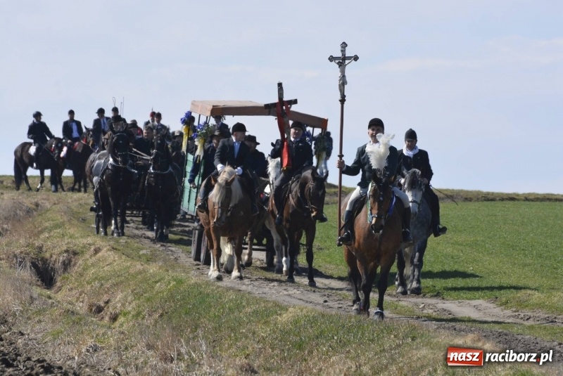 Zdjęcie w galerii na portalu naszraciborz.pl: Bieńkowicka procesja z biskupem Rudolfem wiadomości z regionu