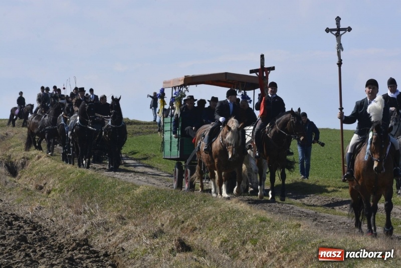 Zdjęcie w galerii na portalu naszraciborz.pl: Bieńkowicka procesja z biskupem Rudolfem wiadomości z regionu