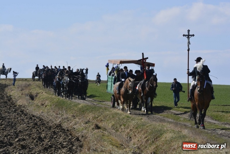 Zdjęcie w galerii na portalu naszraciborz.pl: Bieńkowicka procesja z biskupem Rudolfem wiadomości z regionu
