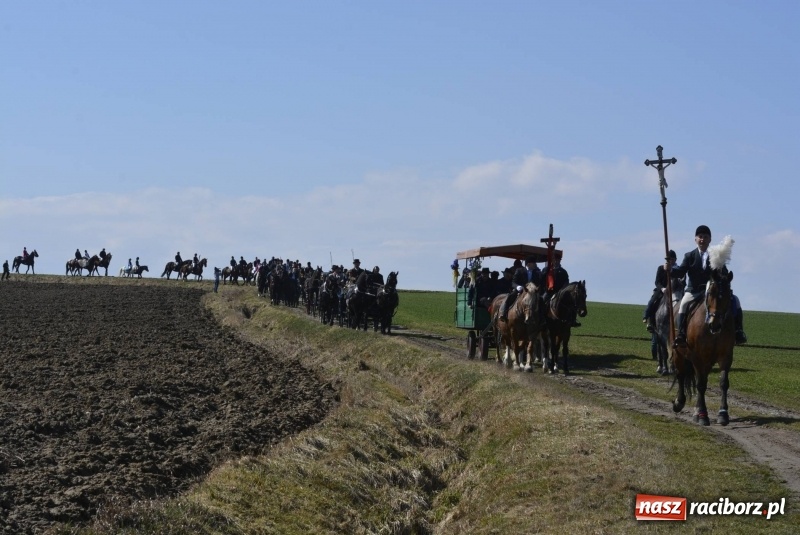 Zdjęcie w galerii na portalu naszraciborz.pl: Bieńkowicka procesja z biskupem Rudolfem wiadomości z regionu