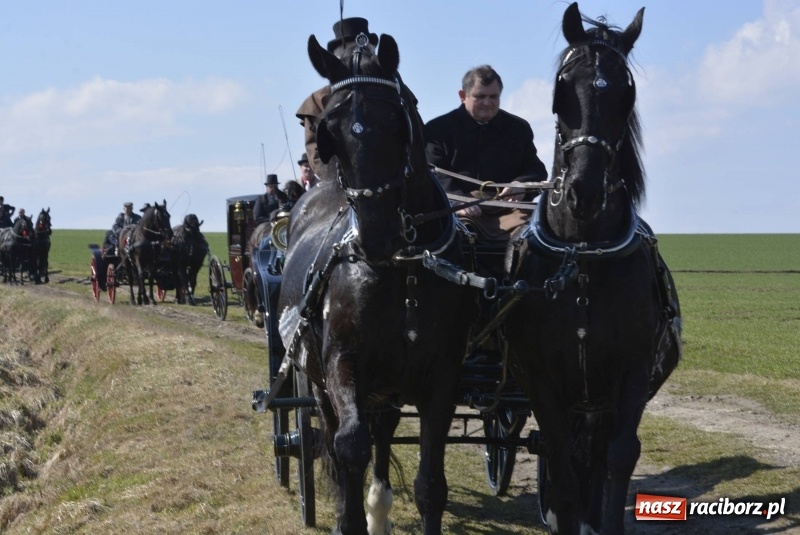 Zdjęcie w galerii na portalu naszraciborz.pl: Bieńkowicka procesja z biskupem Rudolfem wiadomości z regionu