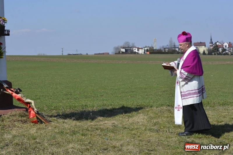 Zdjęcie w galerii na portalu naszraciborz.pl: Bieńkowicka procesja z biskupem Rudolfem wiadomości z regionu