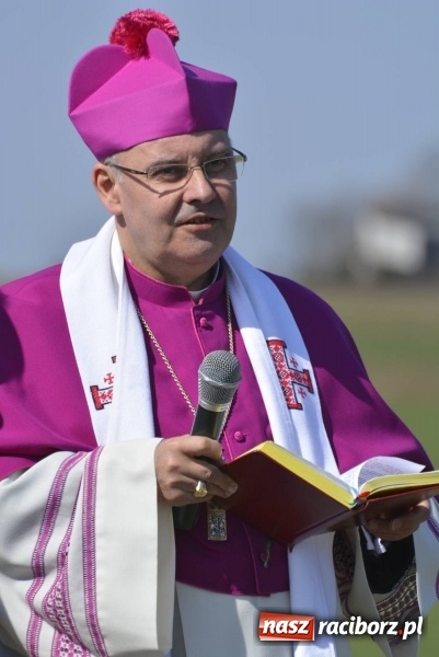 Zdjęcie w galerii na portalu naszraciborz.pl: Bieńkowicka procesja z biskupem Rudolfem wiadomości z regionu