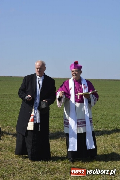 Zdjęcie w galerii na portalu naszraciborz.pl: Bieńkowicka procesja z biskupem Rudolfem wiadomości z regionu