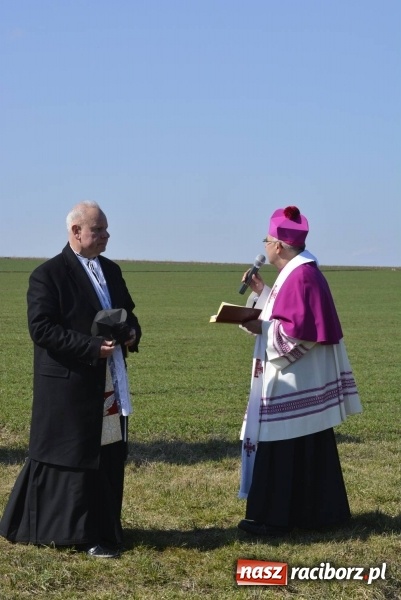 Zdjęcie w galerii na portalu naszraciborz.pl: Bieńkowicka procesja z biskupem Rudolfem wiadomości z regionu