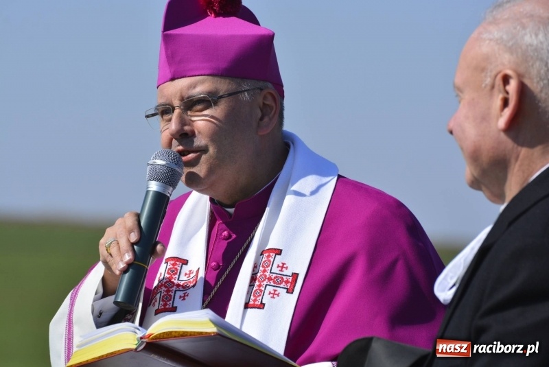 Zdjęcie w galerii na portalu naszraciborz.pl: Bieńkowicka procesja z biskupem Rudolfem wiadomości z regionu