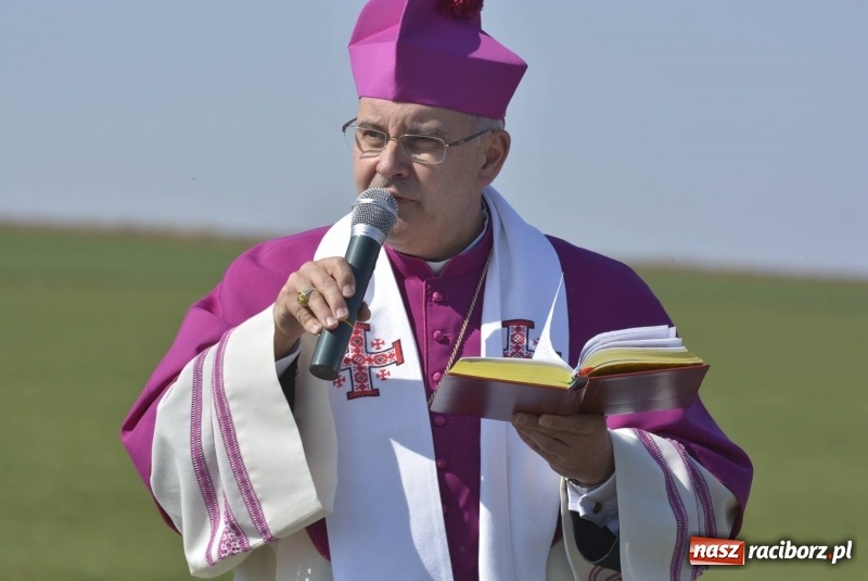 Zdjęcie w galerii na portalu naszraciborz.pl: Bieńkowicka procesja z biskupem Rudolfem wiadomości z regionu