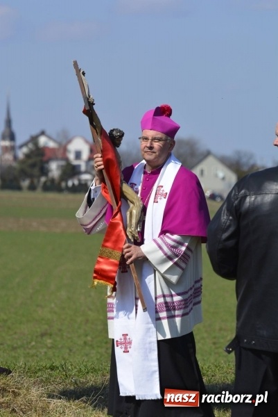 Zdjęcie w galerii na portalu naszraciborz.pl: Bieńkowicka procesja z biskupem Rudolfem wiadomości z regionu