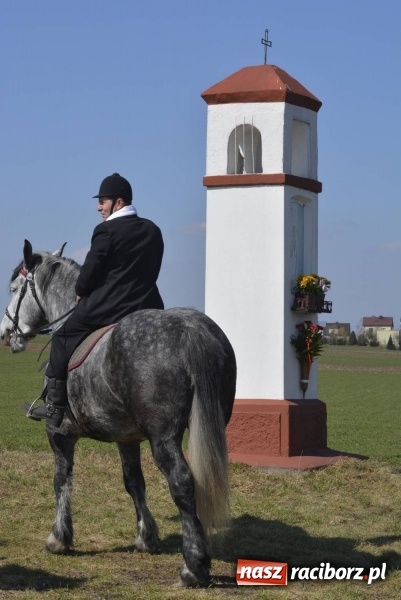 Zdjęcie w galerii na portalu naszraciborz.pl: Bieńkowicka procesja z biskupem Rudolfem wiadomości z regionu