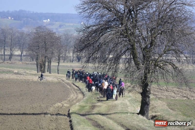 Zdjęcie w galerii na portalu naszraciborz.pl: Bieńkowicka procesja z biskupem Rudolfem wiadomości z regionu
