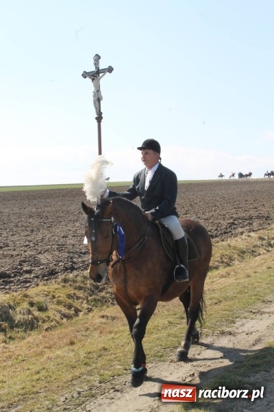 Zdjęcie w galerii na portalu naszraciborz.pl: Bieńkowicka procesja z biskupem Rudolfem wiadomości z regionu