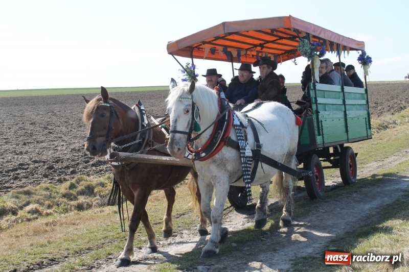 Zdjęcie w galerii na portalu naszraciborz.pl: Bieńkowicka procesja z biskupem Rudolfem wiadomości z regionu