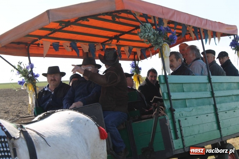 Zdjęcie w galerii na portalu naszraciborz.pl: Bieńkowicka procesja z biskupem Rudolfem wiadomości z regionu