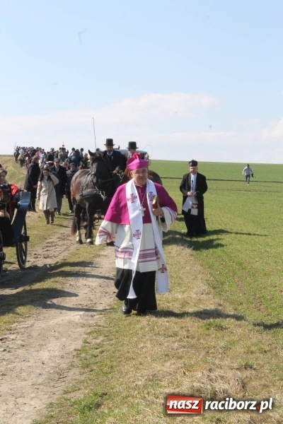 Zdjęcie w galerii na portalu naszraciborz.pl: Bieńkowicka procesja z biskupem Rudolfem wiadomości z regionu
