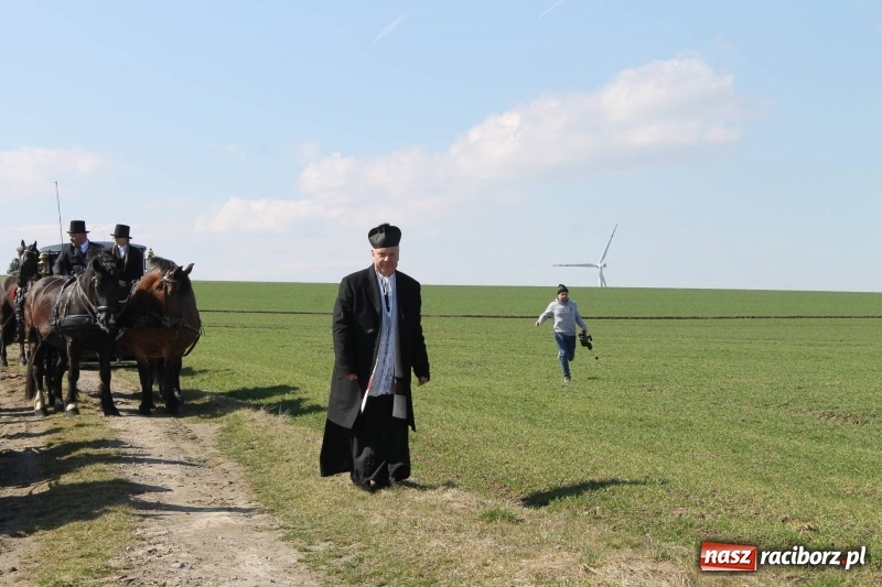 Zdjęcie w galerii na portalu naszraciborz.pl: Bieńkowicka procesja z biskupem Rudolfem wiadomości z regionu