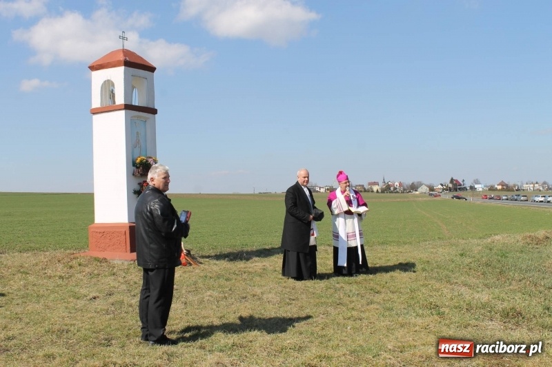 Zdjęcie w galerii na portalu naszraciborz.pl: Bieńkowicka procesja z biskupem Rudolfem wiadomości z regionu