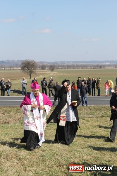 Zdjęcie w galerii na portalu naszraciborz.pl: Bieńkowicka procesja z biskupem Rudolfem wiadomości z regionu