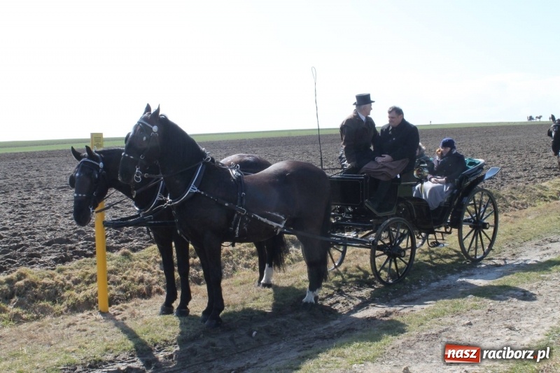 Zdjęcie w galerii na portalu naszraciborz.pl: Bieńkowicka procesja z biskupem Rudolfem wiadomości z regionu