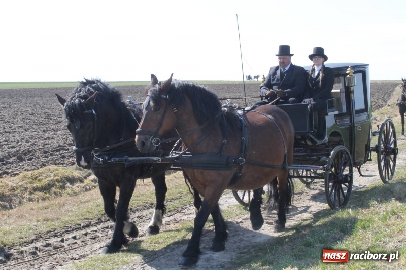 Zdjęcie w galerii na portalu naszraciborz.pl: Bieńkowicka procesja z biskupem Rudolfem wiadomości z regionu