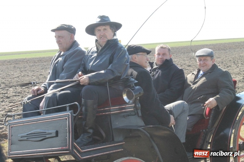 Zdjęcie w galerii na portalu naszraciborz.pl: Bieńkowicka procesja z biskupem Rudolfem wiadomości z regionu