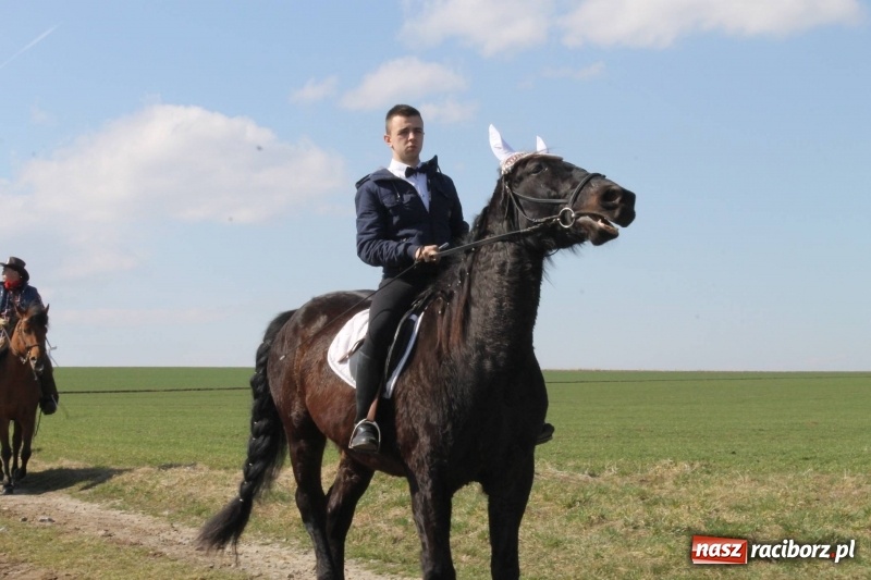 Zdjęcie w galerii na portalu naszraciborz.pl: Bieńkowicka procesja z biskupem Rudolfem wiadomości z regionu