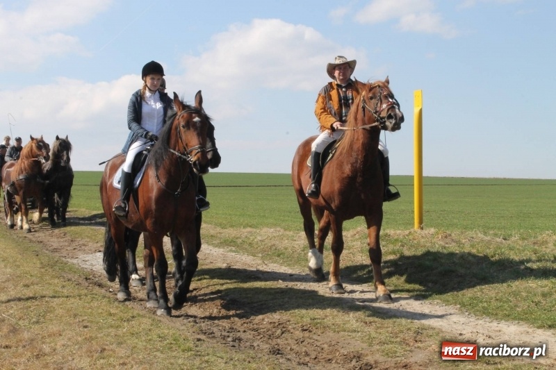 Zdjęcie w galerii na portalu naszraciborz.pl: Bieńkowicka procesja z biskupem Rudolfem wiadomości z regionu