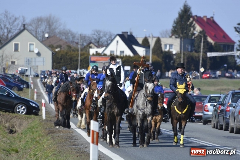 Zdjęcie w galerii na portalu naszraciborz.pl: Wielkanocna procesja konna w Raciborzu-Sudole wiadomości z regionu