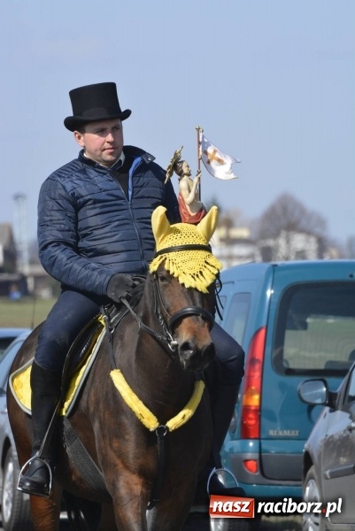 Zdjęcie w galerii na portalu naszraciborz.pl: Wielkanocna procesja konna w Raciborzu-Sudole wiadomości z regionu
