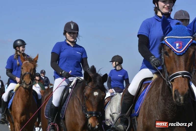 Zdjęcie w galerii na portalu naszraciborz.pl: Wielkanocna procesja konna w Raciborzu-Sudole wiadomości z regionu