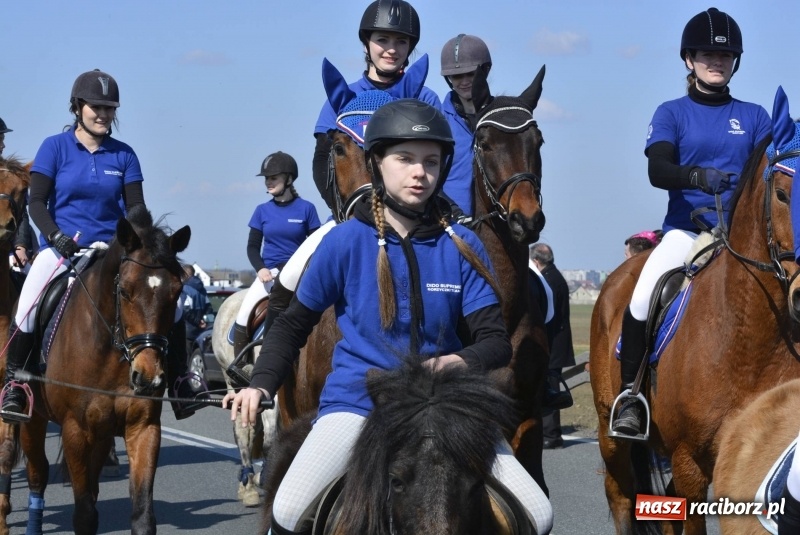 Zdjęcie w galerii na portalu naszraciborz.pl: Wielkanocna procesja konna w Raciborzu-Sudole wiadomości z regionu