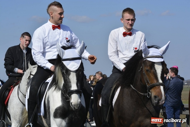 Zdjęcie w galerii na portalu naszraciborz.pl: Wielkanocna procesja konna w Raciborzu-Sudole wiadomości z regionu