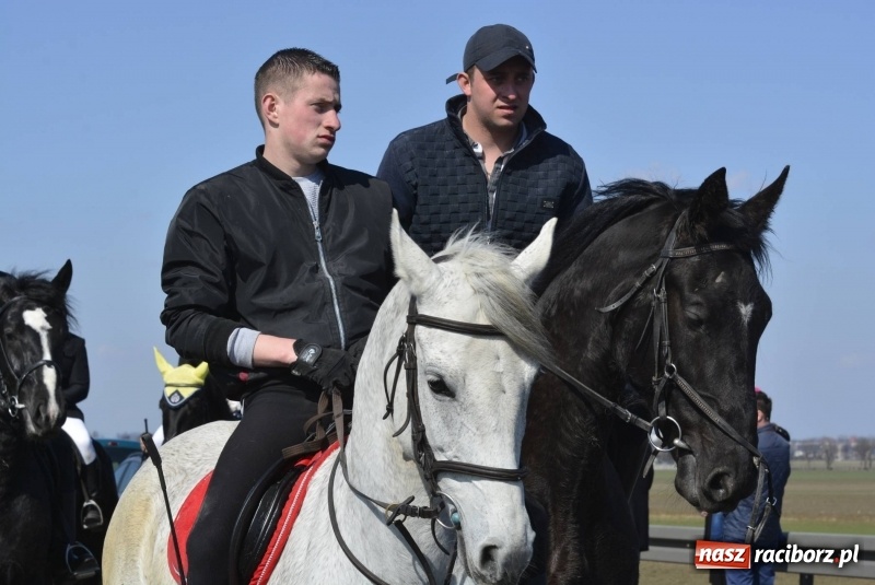 Zdjęcie w galerii na portalu naszraciborz.pl: Wielkanocna procesja konna w Raciborzu-Sudole wiadomości z regionu