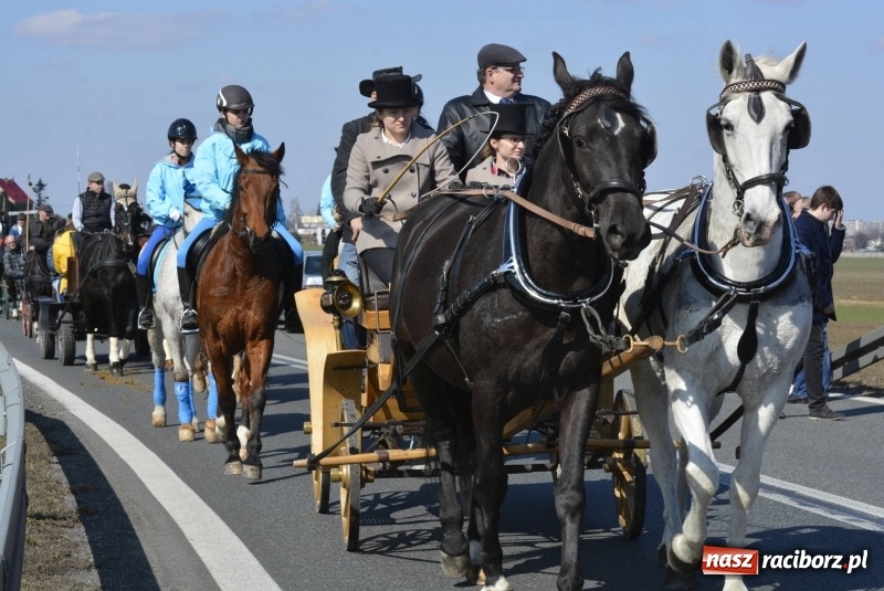 Zdjęcie w galerii na portalu naszraciborz.pl: Wielkanocna procesja konna w Raciborzu-Sudole wiadomości z regionu