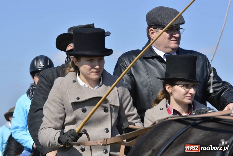 Zdjęcie w galerii na portalu naszraciborz.pl: Wielkanocna procesja konna w Raciborzu-Sudole wiadomości z regionu