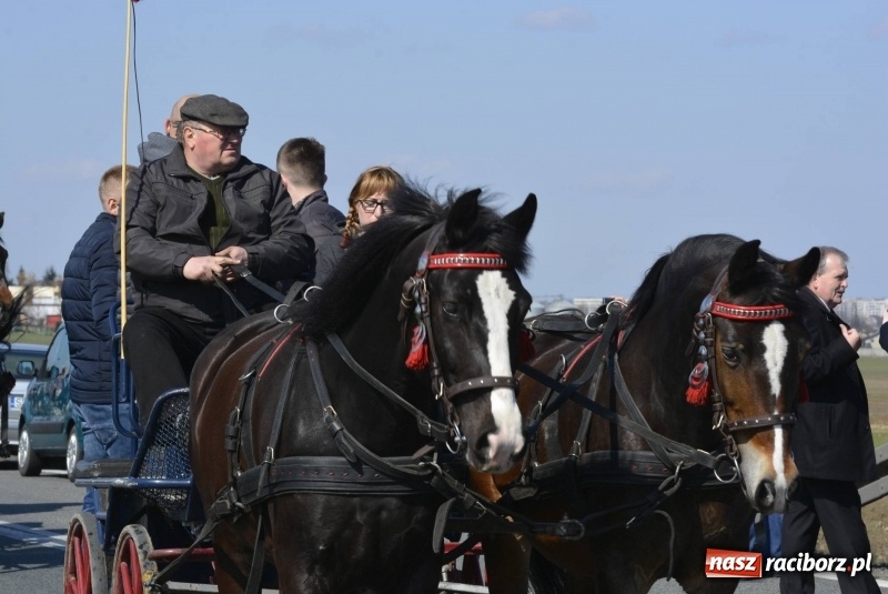 Zdjęcie w galerii na portalu naszraciborz.pl: Wielkanocna procesja konna w Raciborzu-Sudole wiadomości z regionu